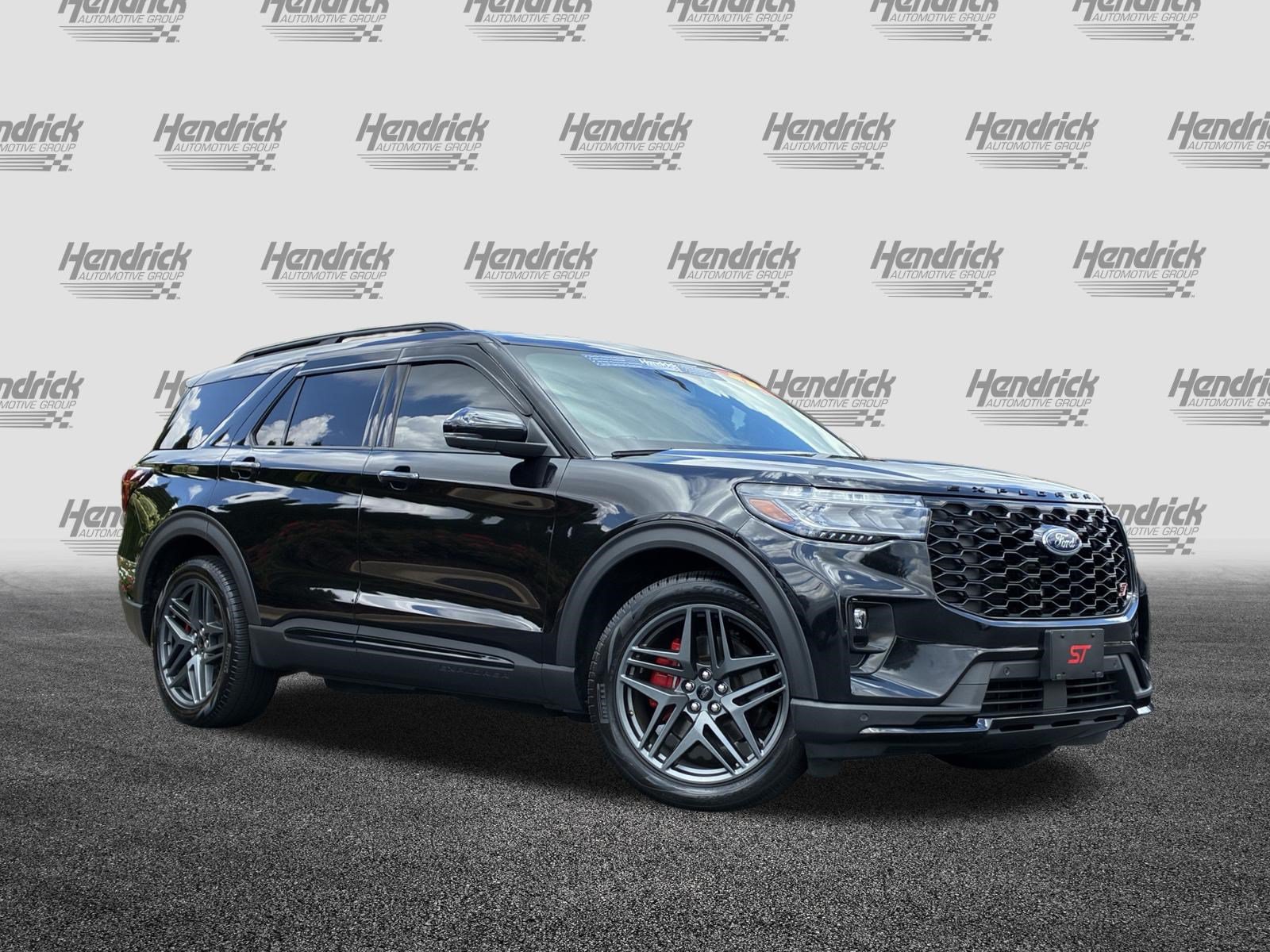 Used 2025 Ford Explorer ST AWD/4WD image 2