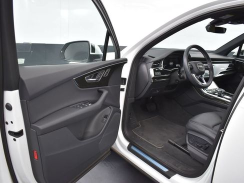 Used 2025 Audi Q7 3.0T Premium w/ Convenience Package AWD/4WD image 5