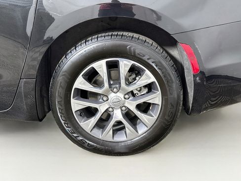 Used 2023 Chrysler Pacifica Pinnacle FWD image 34