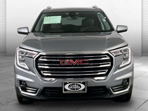 Used 2024 GMC Terrain SLT AWD/4WD image 2