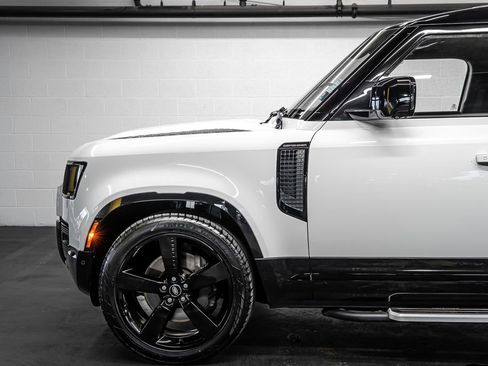 Used 2023 Land Rover Defender 130 X-Dynamic SE image 12
