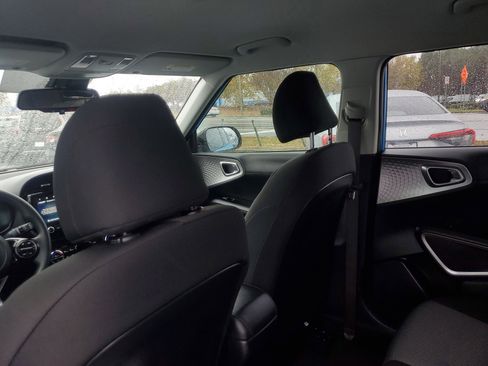 Used 2025 Kia Soul S image 11