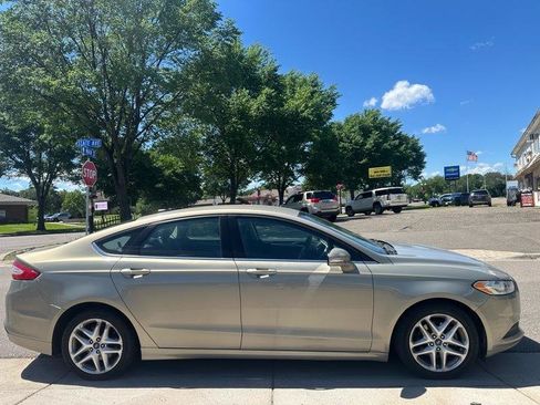 Used 2015 Ford Fusion SE FWD image 4