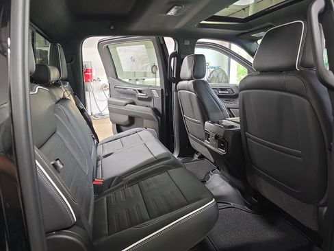 New 2026 GMC Sierra 1500 AT4X w/ LPO, Black Badging Package AWD/4WD image 11