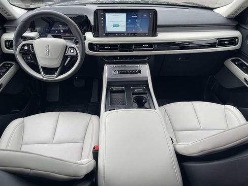 New 2026 Lincoln Aviator AWD image 16