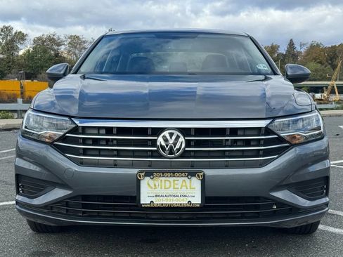Used 2021 Volkswagen Jetta SE image 2