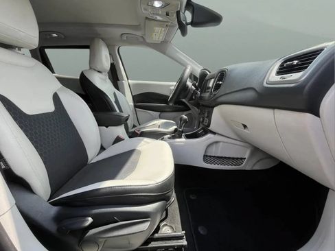 Used 2019 Jeep Compass Latitude w/ Popular Equipment Group FWD image 12