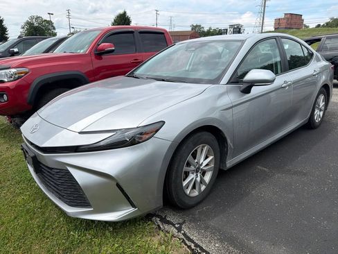 Used 2025 Toyota Camry LE FWD image 9