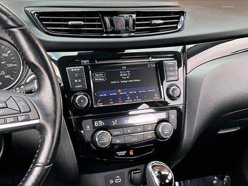 Certified 2022 Nissan Rogue Sport SV image 5