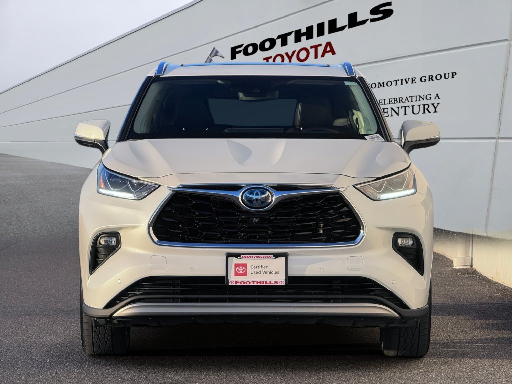 Certified 2022 Toyota Highlander Platinum AWD/4WD image 2