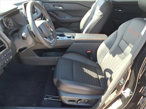 Used 2025 Nissan Rogue SV image 15