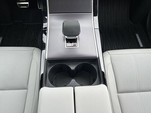 New 2026 Land Rover Range Rover Velar Dynamic SE image 23