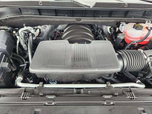 New 2026 Chevrolet Suburban LT image 13