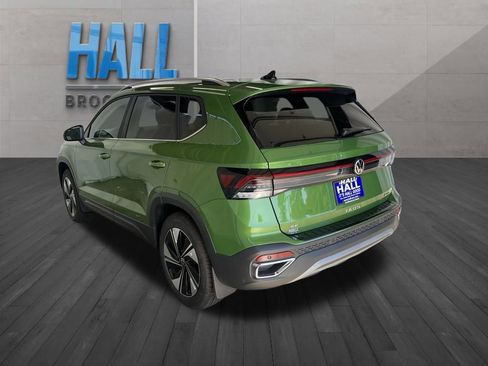New 2025 Volkswagen Taos SE image 3