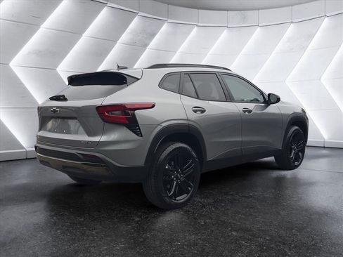 Used 2025 Chevrolet Trax ACTIV w/ Sunroof Package image 5