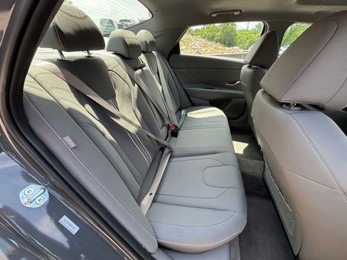 Used 2025 Hyundai Elantra SEL FWD image 39