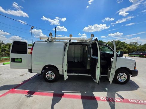 Used 2012 Chevrolet Express 2500 w/ Cold Climate Package RWD image 33