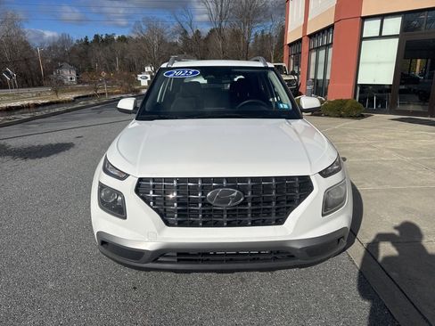 Used 2025 Hyundai Venue SEL image 2