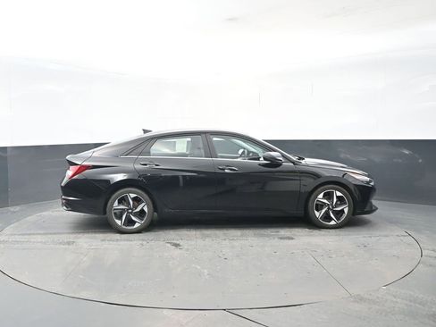 Used 2022 Hyundai Elantra Limited image 6