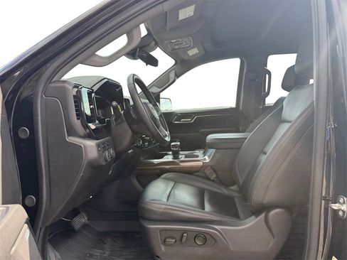 Used 2024 Chevrolet Silverado 1500 LT Trail Boss w/ Convenience Package II image 8