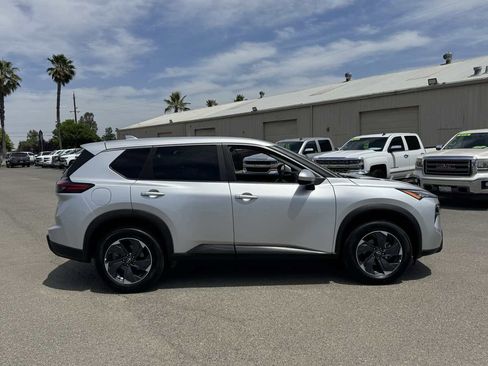 Used 2025 Nissan Rogue SV FWD image 10