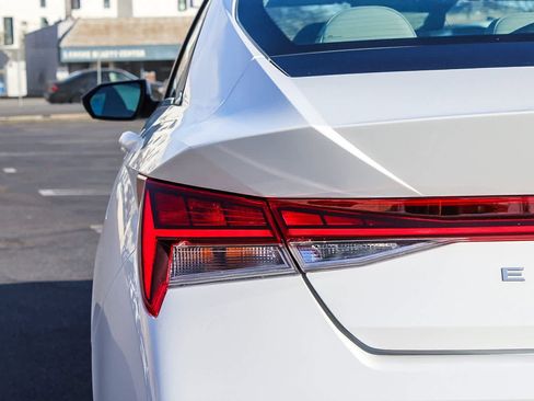 New 2025 Hyundai Elantra Limited image 7