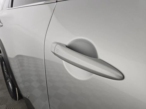 Used 2023 Nissan Pathfinder S image 6