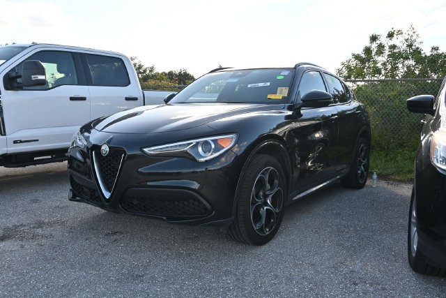 Used 2023 Alfa Romeo Stelvio Ti AWD/4WD image 5
