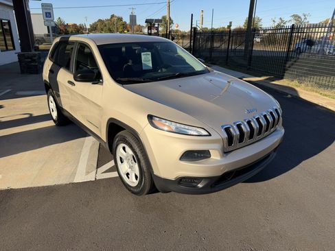 Used 2014 Jeep Cherokee Sport w/ Cold Weather Group image 8