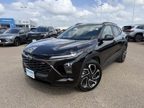 Used 2025 Chevrolet Trax RS FWD image 3