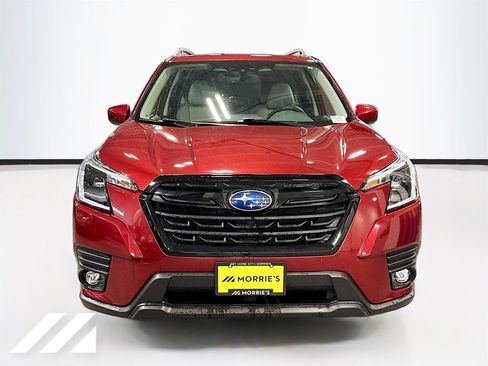 Used 2024 Subaru Forester Premium AWD/4WD image 2