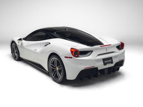 Used 2018 Ferrari 488 GTB RWD image 8