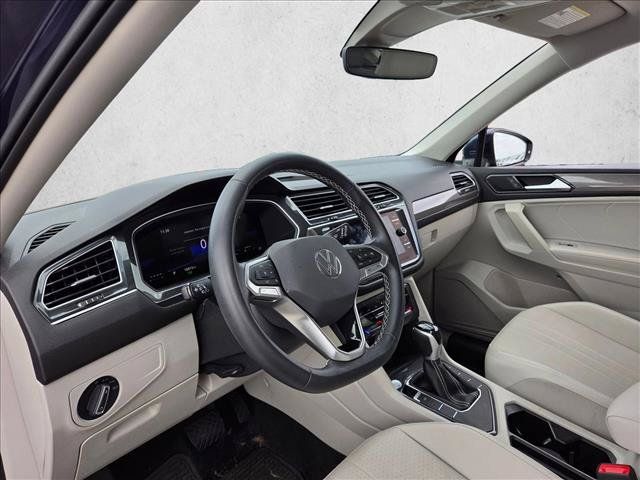 Used 2023 Volkswagen Tiguan SE FWD image 9