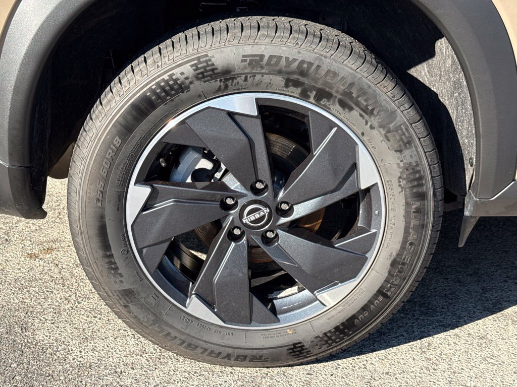 Used 2025 Nissan Rogue SV AWD/4WD image 11