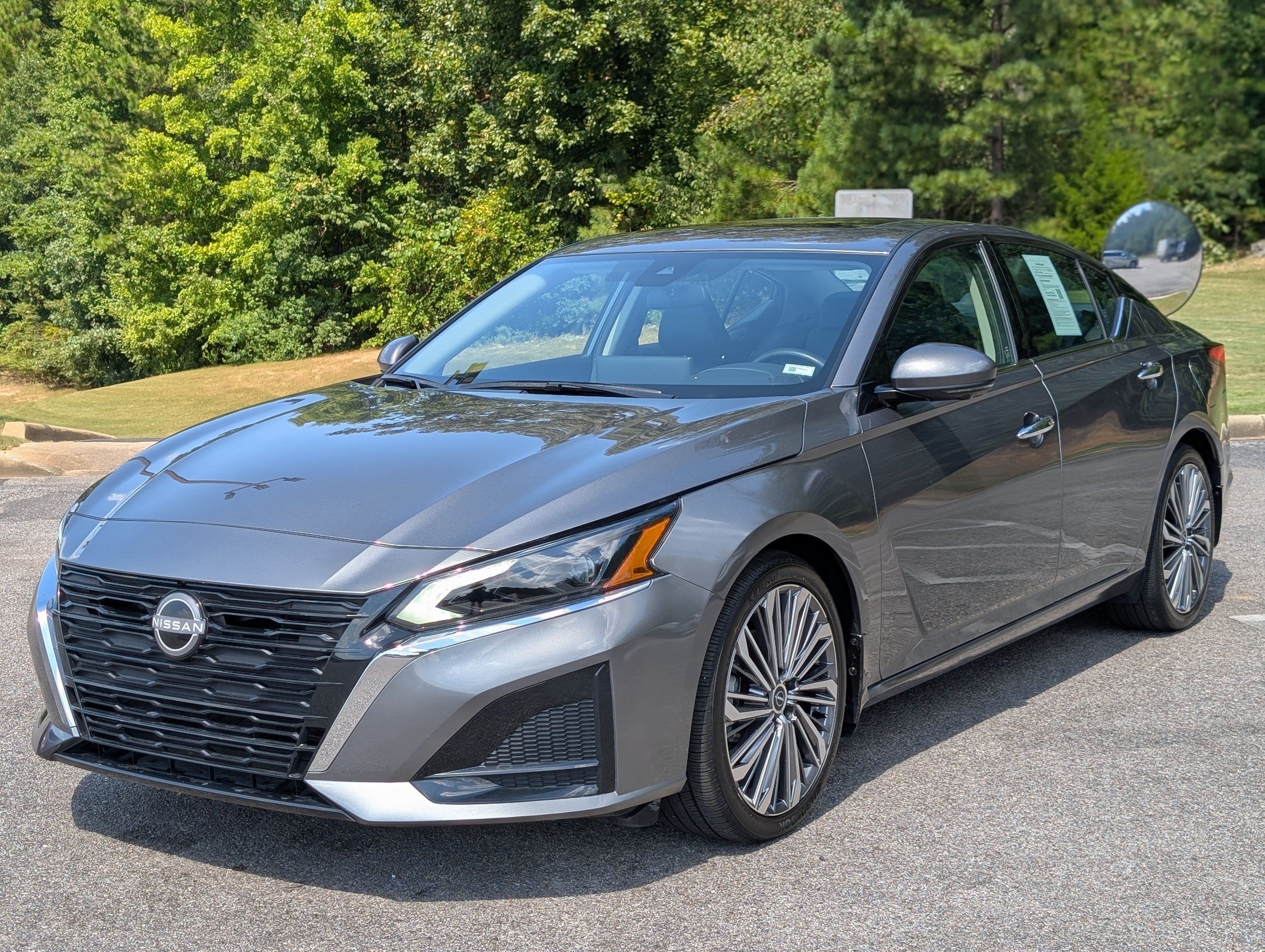 Used 2025 Nissan Altima 2.5 SL FWD image 5