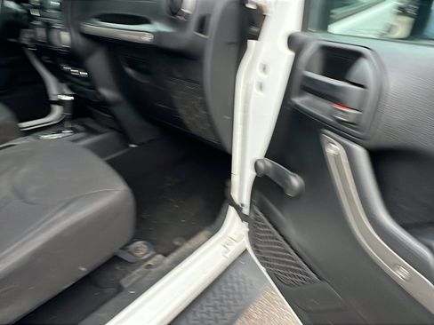 Used 2018 Jeep Wrangler Unlimited Sport w/ Connectivity Group image 18