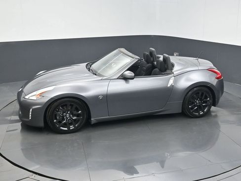Used 2016 Nissan 370Z Roadster image 12