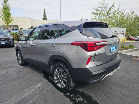 Used 2021 Kia Seltos LX AWD/4WD image 5