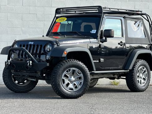 Used 2016 Jeep Wrangler Rubicon w/ Power Convenience Group AWD/4WD image 8