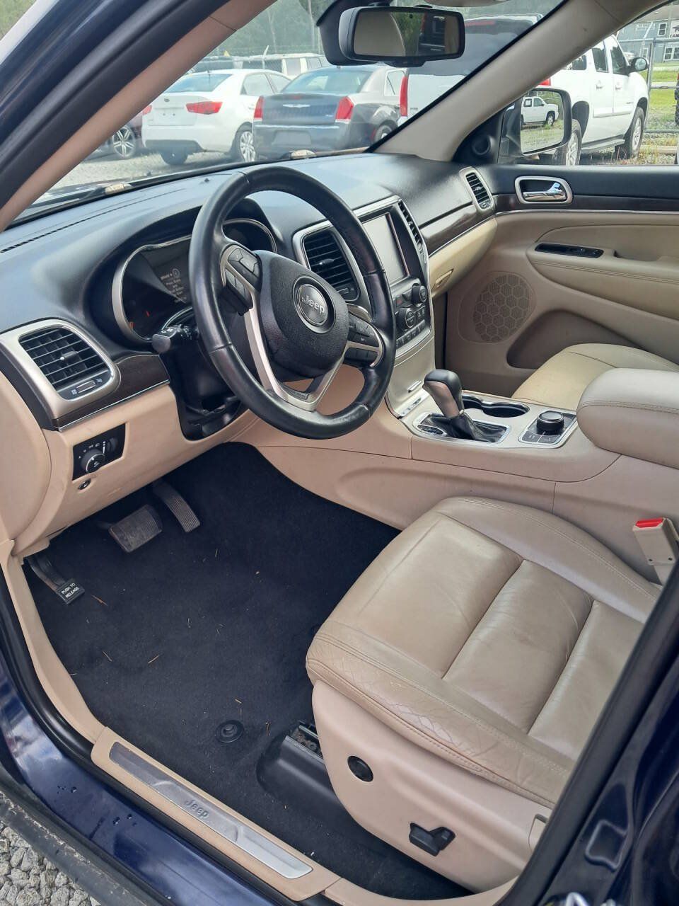 Used 2016 Jeep Grand Cherokee Limited AWD/4WD image 2