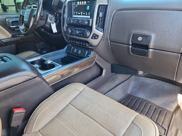 Used 2018 GMC Sierra 2500 Denali w/ Duramax Plus Package AWD/4WD image 22