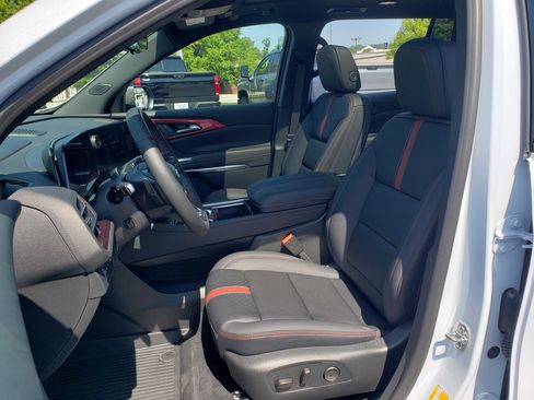 New 2026 Chevrolet Traverse RS w/ LPO, Floor Liner Package FWD image 31