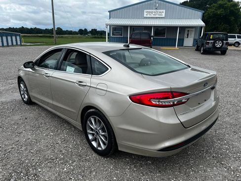 Used 2017 Ford Fusion SE w/ Fusion SE Technology Package FWD image 5