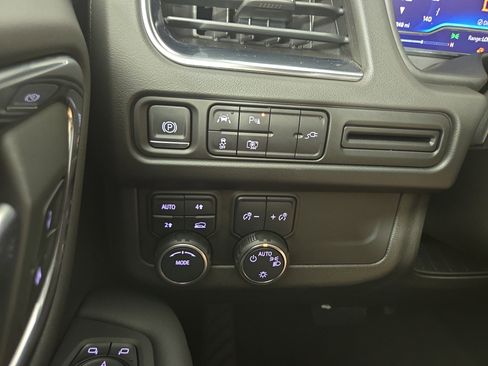 Used 2022 Chevrolet Tahoe RST w/ Luxury Package image 31