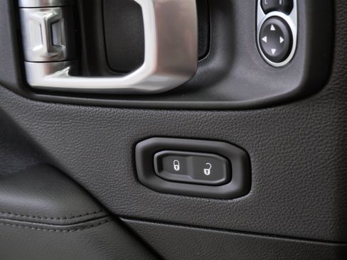 Used 2023 Jeep Wrangler Unlimited Sahara AWD/4WD image 35