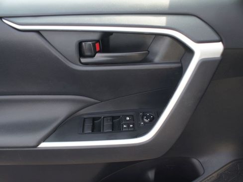 Used 2021 Toyota RAV4 LE FWD image 26