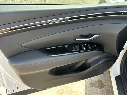 Used 2024 Hyundai Tucson Limited FWD image 11