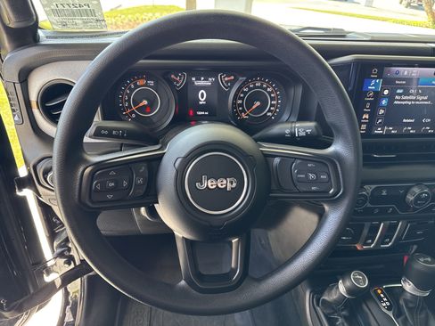 Used 2025 Jeep Wrangler Sport image 17