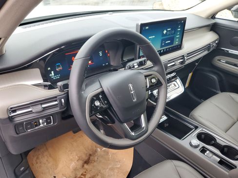 New 2026 Lincoln Corsair Premiere image 13