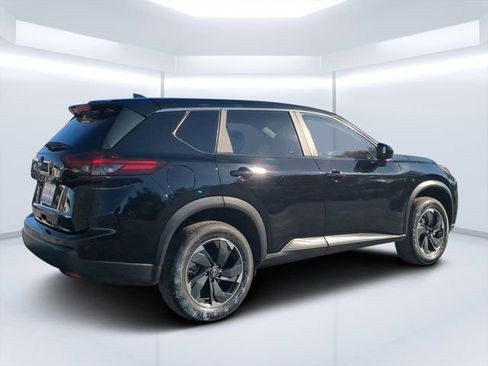 Used 2025 Nissan Rogue SV image 3